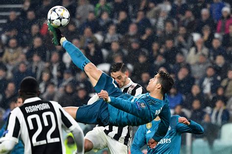 picture of ronaldo doing a bicycle kick